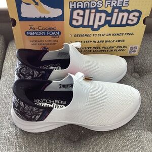 Skechers Women's Slip-Ins: Ultra Flex 3.0 - Full Flight Casual Sneakers, 8.5